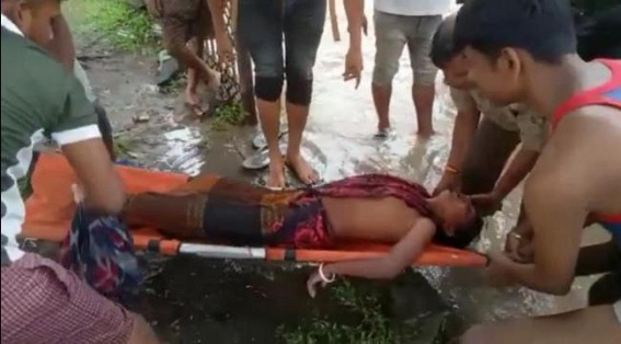 Woman rescued from flood affected Chandrapur area Woman rescued from flood affected Chandrapur area